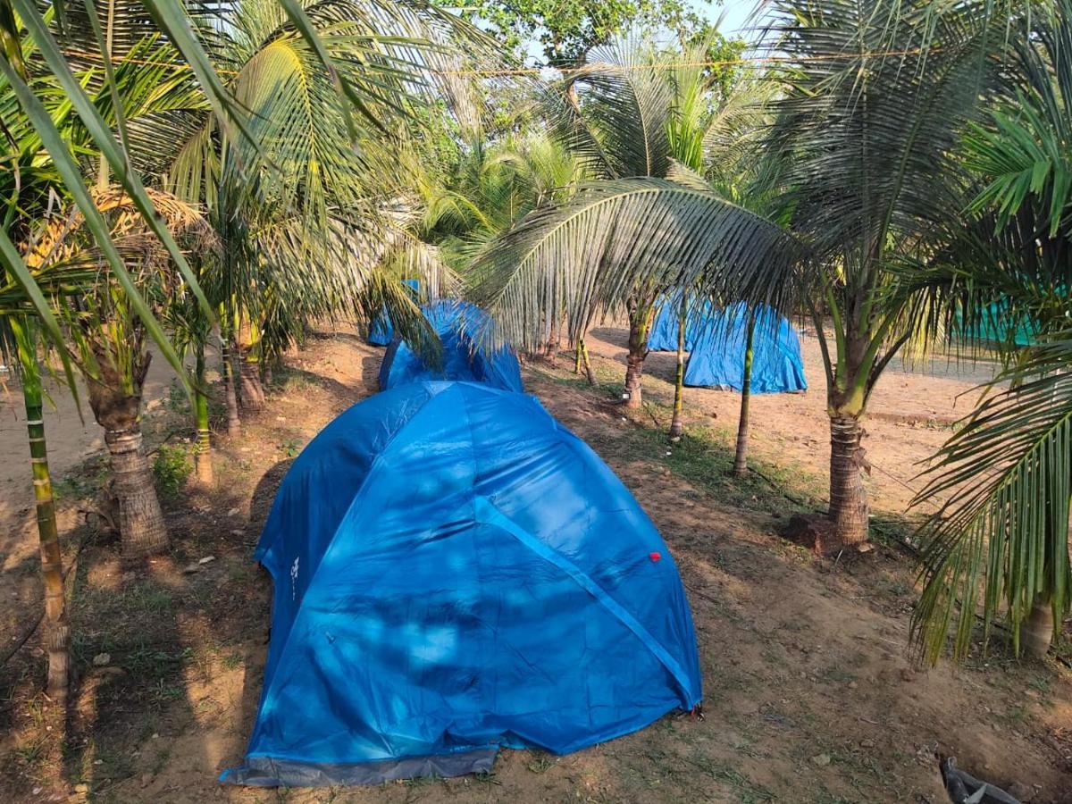 Whistling Waves Beach Resort Ānjarle Exterior photo