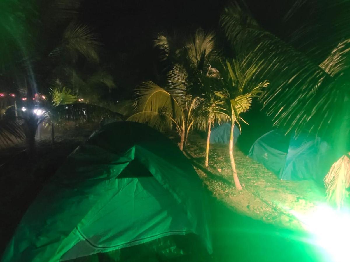 Whistling Waves Beach Resort Ānjarle Exterior photo