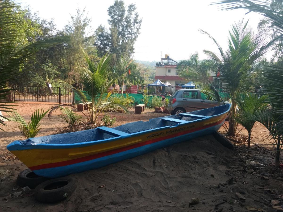 Whistling Waves Beach Resort Ānjarle Exterior photo