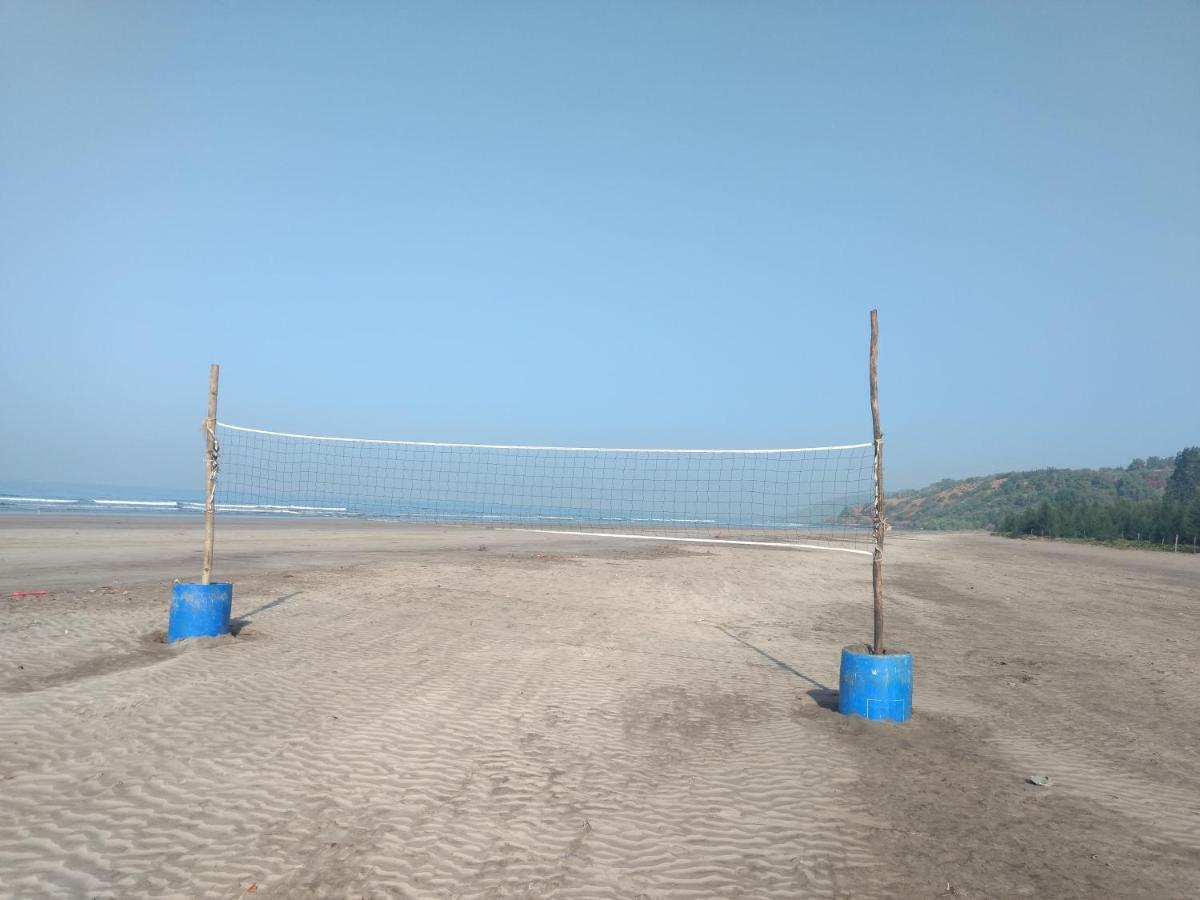 Whistling Waves Beach Resort Ānjarle Exterior photo